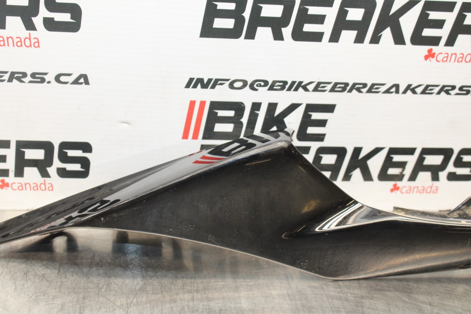 22-25 YAMAHA YZF R7 RIGHT REAR BACK TAIL FAIRING COWL SHROUD BB769
