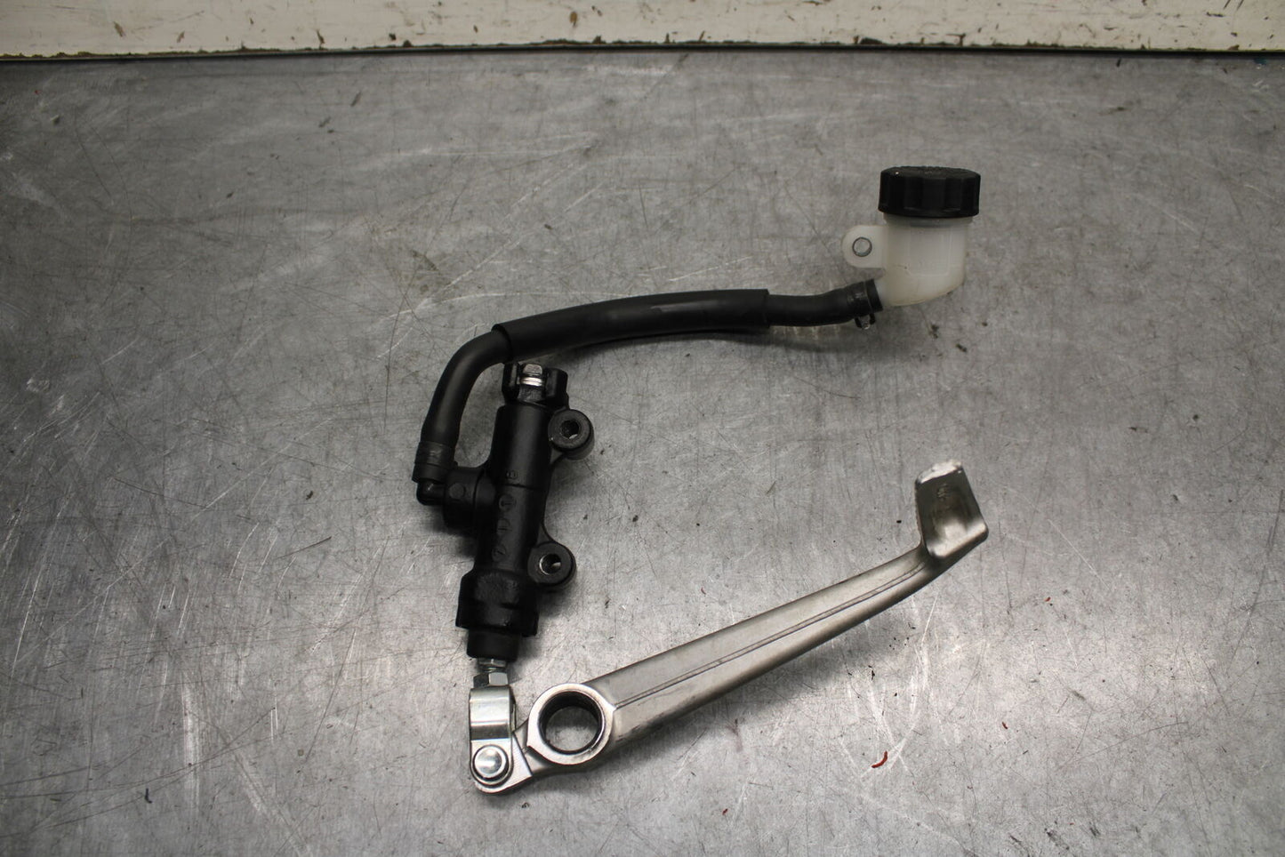 13-18 KAWASAKI NINJA ZX6R REAR BACK BRAKE MASTER CYLINDER W RESERVOIR BB666