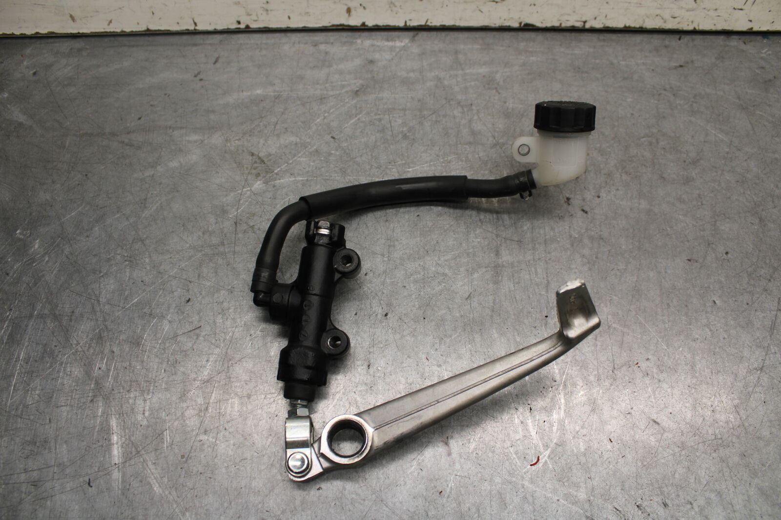 13-18 KAWASAKI NINJA ZX6R REAR BACK BRAKE MASTER CYLINDER W RESERVOIR BB666