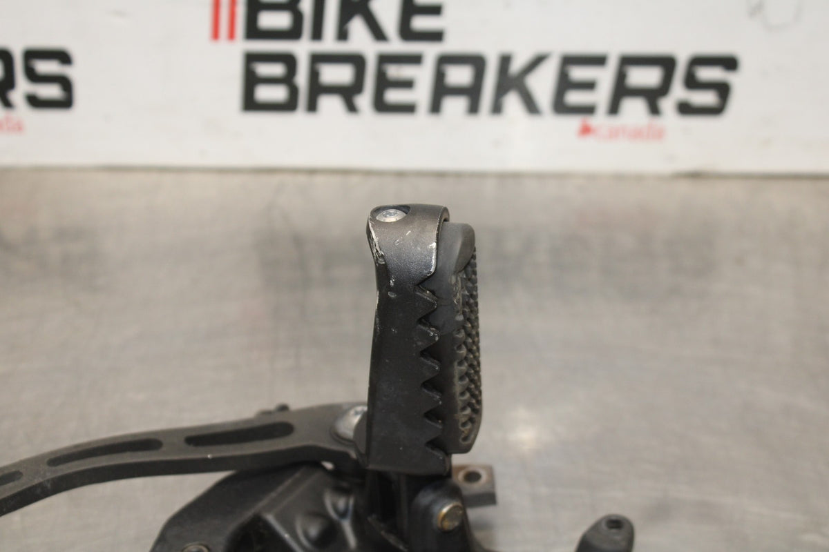 22 HARLEY-DAVIDSON PAN AMERICA 1250 RIGHT REARSET REAR SET DRIVER PEG REST BB910