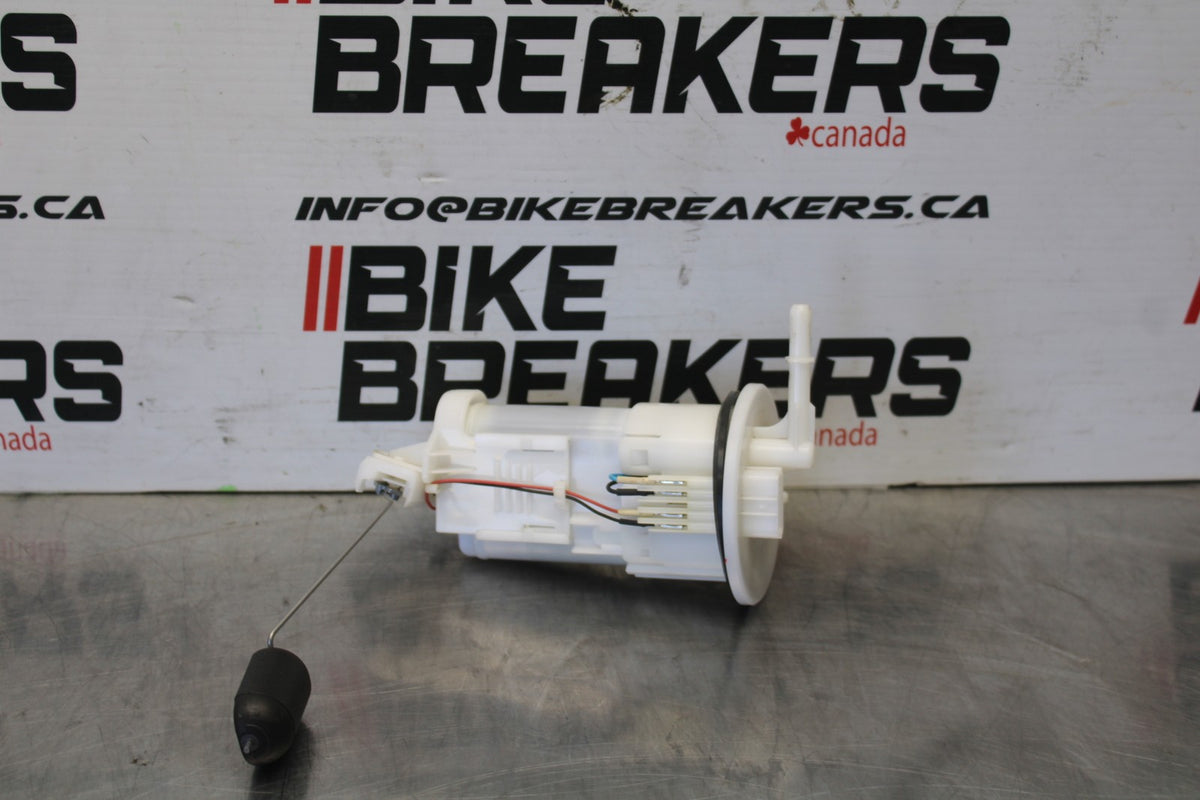 24-25 KAWASAKI ELIMINATOR 450 FUEL GAS PUMP BB869