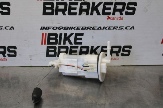 24-25 KAWASAKI ELIMINATOR 450 FUEL GAS PUMP BB869