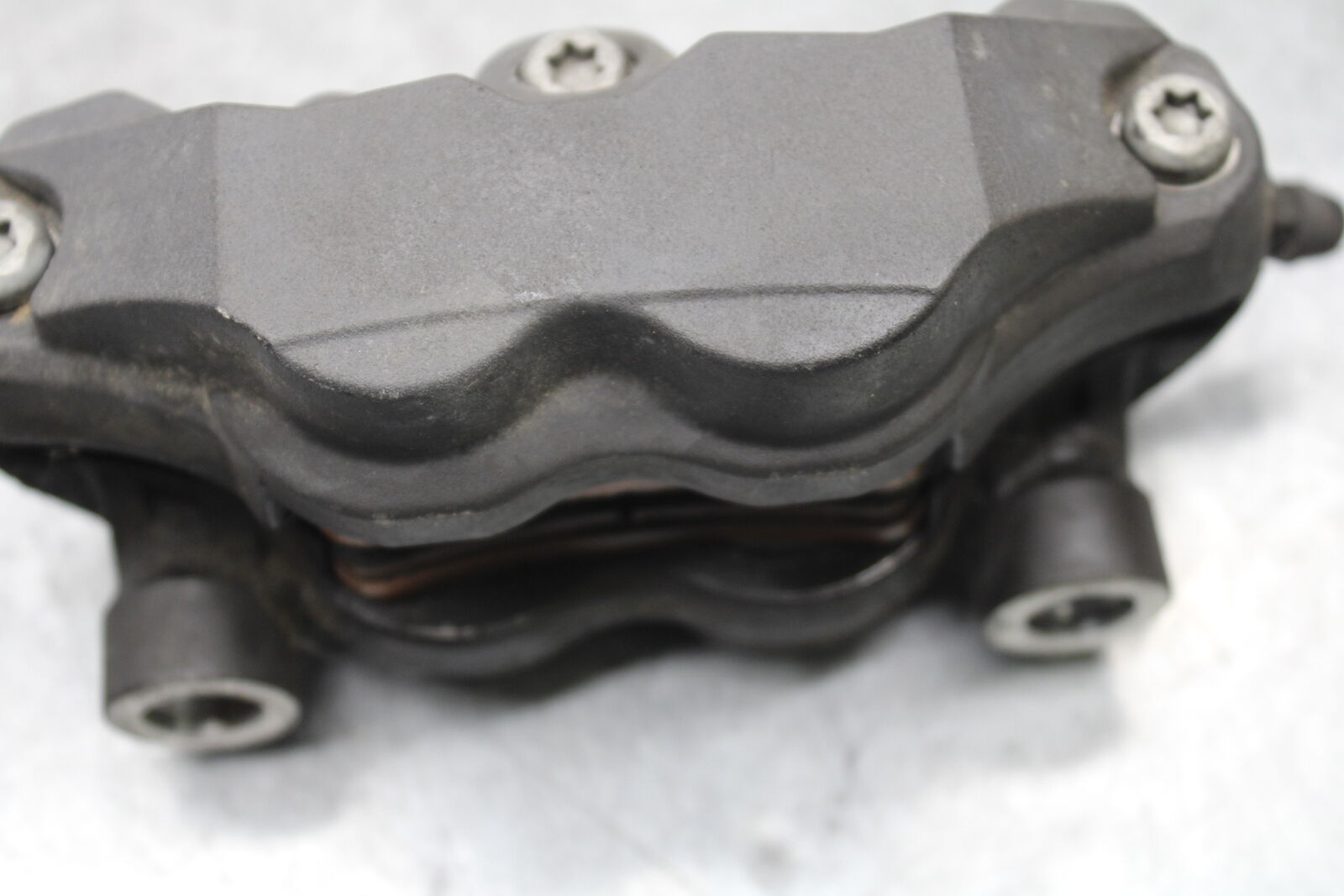 05-06 SUZUKI GSXR1000 RIGHT LEFT FRONT BRAKE CALIPER SET PAIR CALIPERS BB663