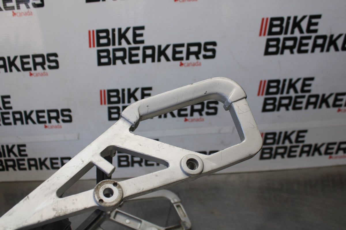 06 KAWASAKI KLR650 PASSENGER REAR SEAT GRAB BAR HANDLE REAR RACK BB919