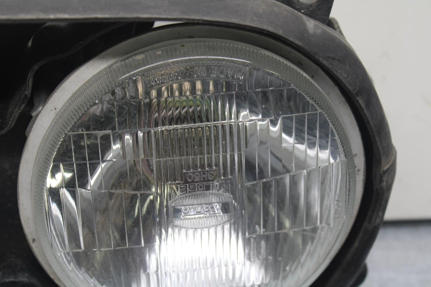 1988 Yamaha FZ600 FRONT HEADLIGHT HEAD LIGHT LAMP BB601