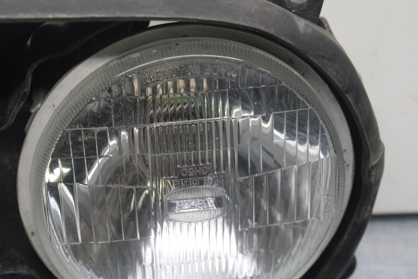 1988 Yamaha FZ600 FRONT HEADLIGHT HEAD LIGHT LAMP BB601