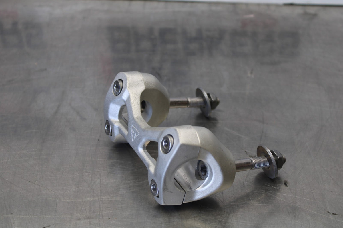 20 TRIUMPH STREET TRIPLE 765 HANDLEBAR RISERS BB864