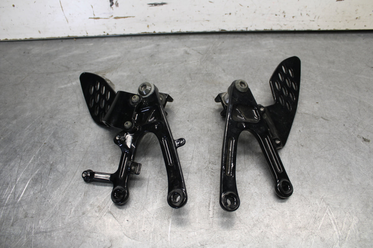 04-06 YAMAHA YZF R1 BLACK POWDER COATED LEFT RIGHT REARSET REAR SET BB659 
