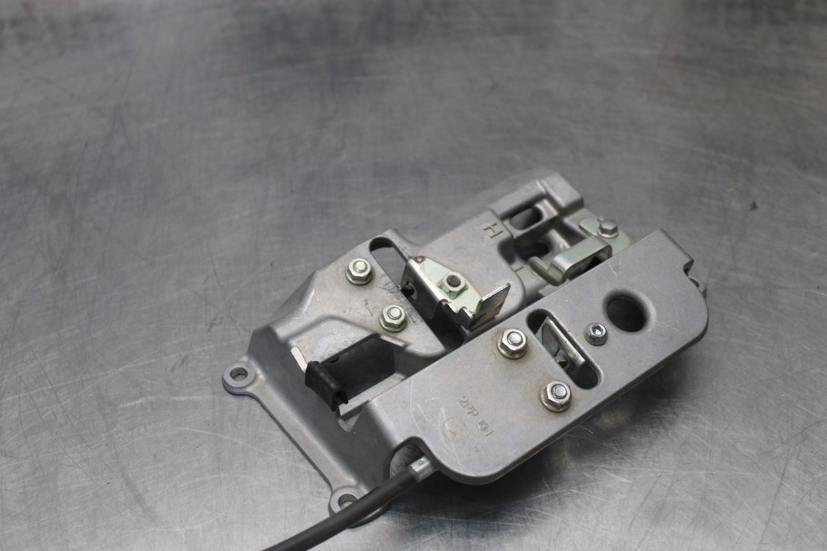 15-17 YAMAHA FJ09 REAR PASSENGER SEAT LATCH LOCK ASSEMBLY BB906