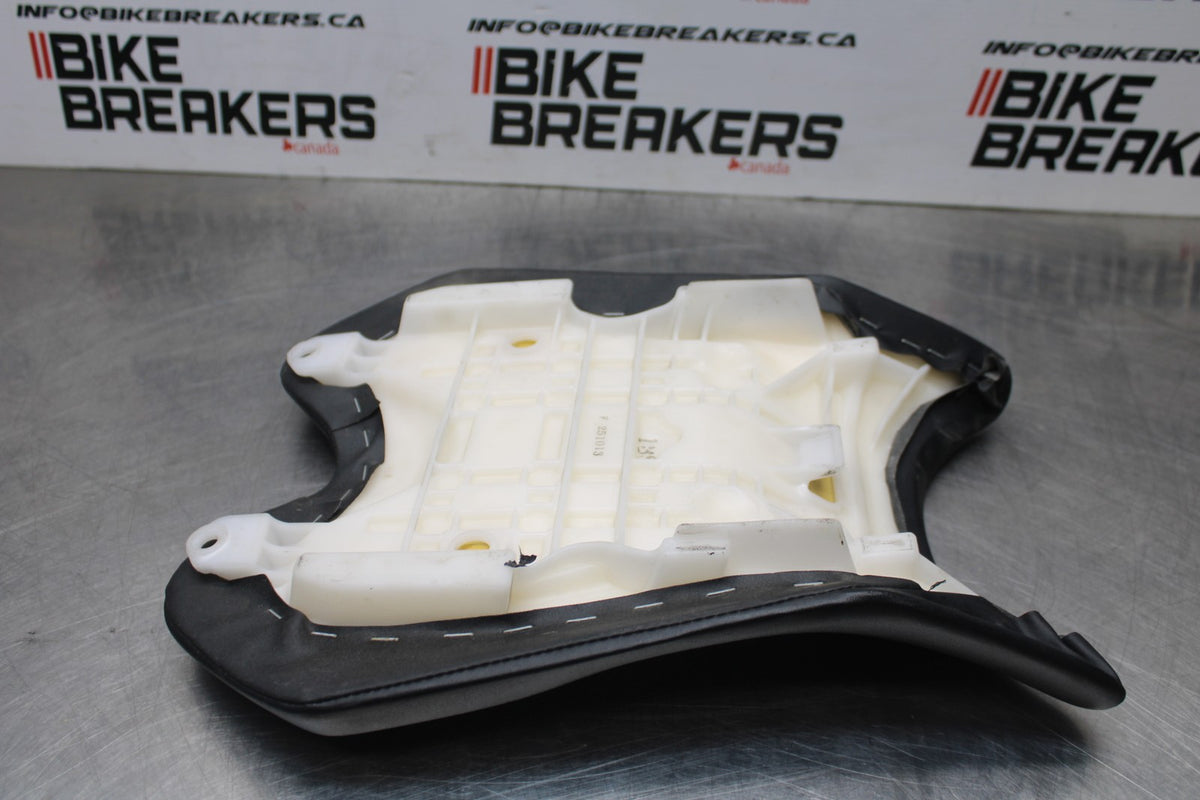 08-16 YAMAHA YZF R6 FRONT DRIVERS SEAT PAD SADDLE PILLION BB856