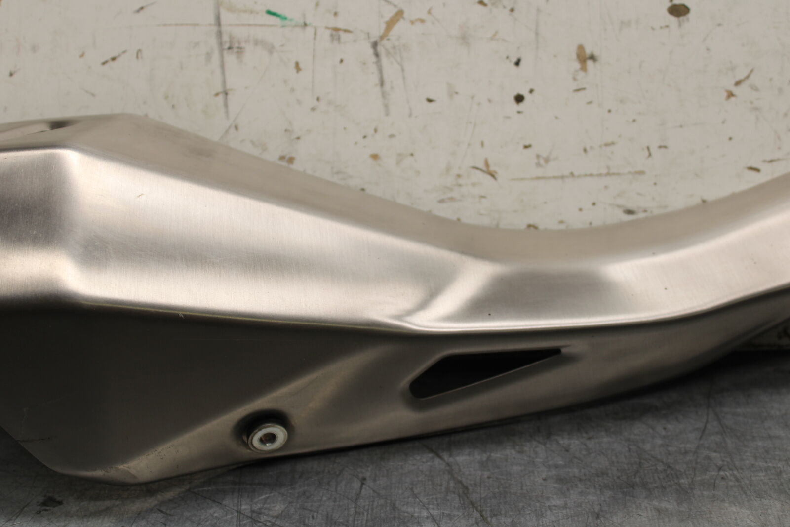 19-22 KAWASAKI Z400 REAR BACK MUFFLER EXHAUST PIPE COVER HEAT SHIELD GUARD BB738
