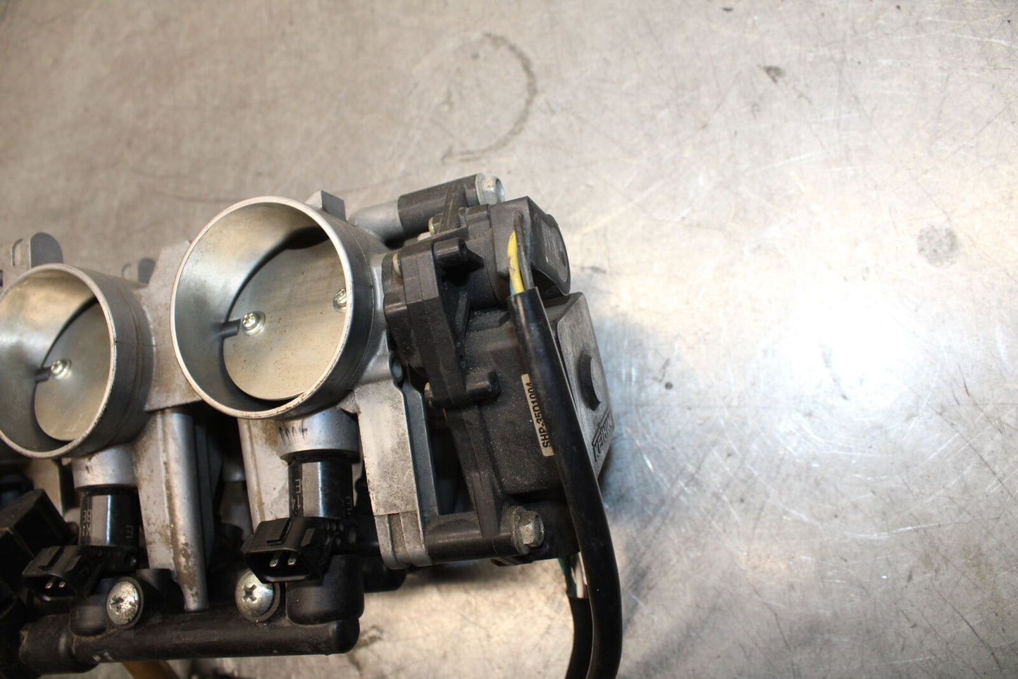 05-06 SUZUKI GSXR1000 MAIN FUEL INJECTORS / THROTTLE BODIES 13405-41G00 BB677