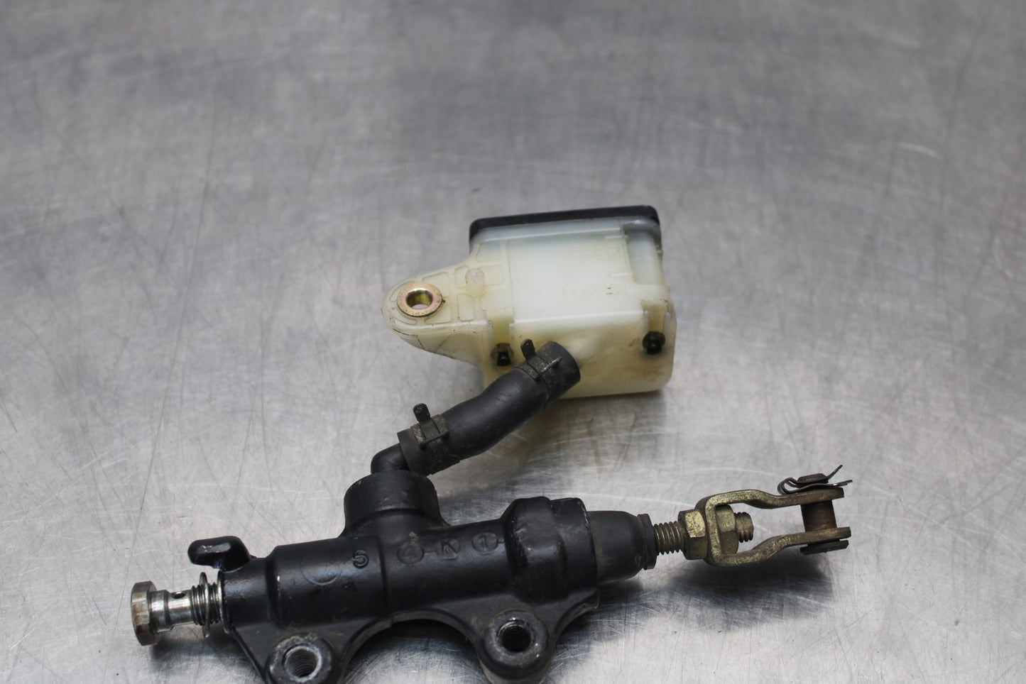 05 TRIUMPH ROCKET III REAR BACK BRAKE MASTER CYLINDER W RESERVOIR BB186