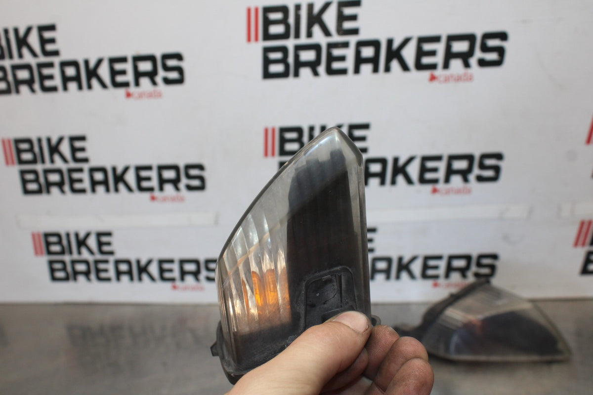 06-07 HONDA INTERCEPTOR 800 VFR800 FRONT LEFT RIGHT TURN SIGNALS LIGHT BB917