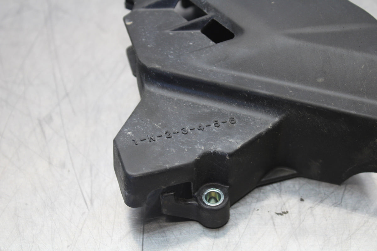23 YAMAHA YZF R3 ENGINE SPROCKET COVER BB147