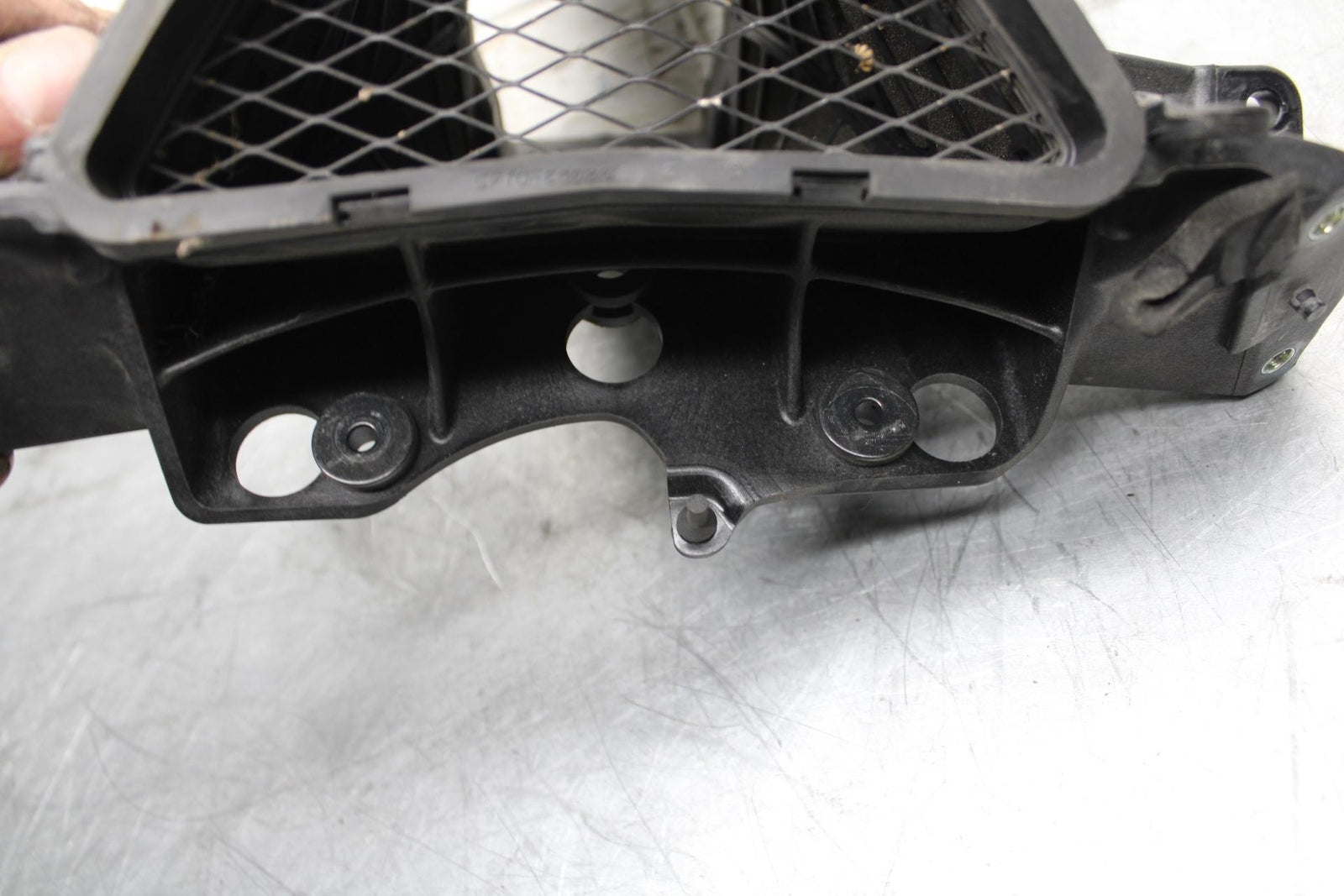 2009 Kawasaki Ninja ZX6R ZX600R UPPER FAIRING MIRROR GAUGES STAY BRACKET BB548