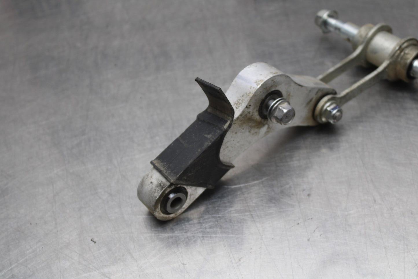 22-25 YAMAHA YZF R7 REAR DOGBONE SHOCK LINKAGE LINK 1WS-2217A-00-00 BB769