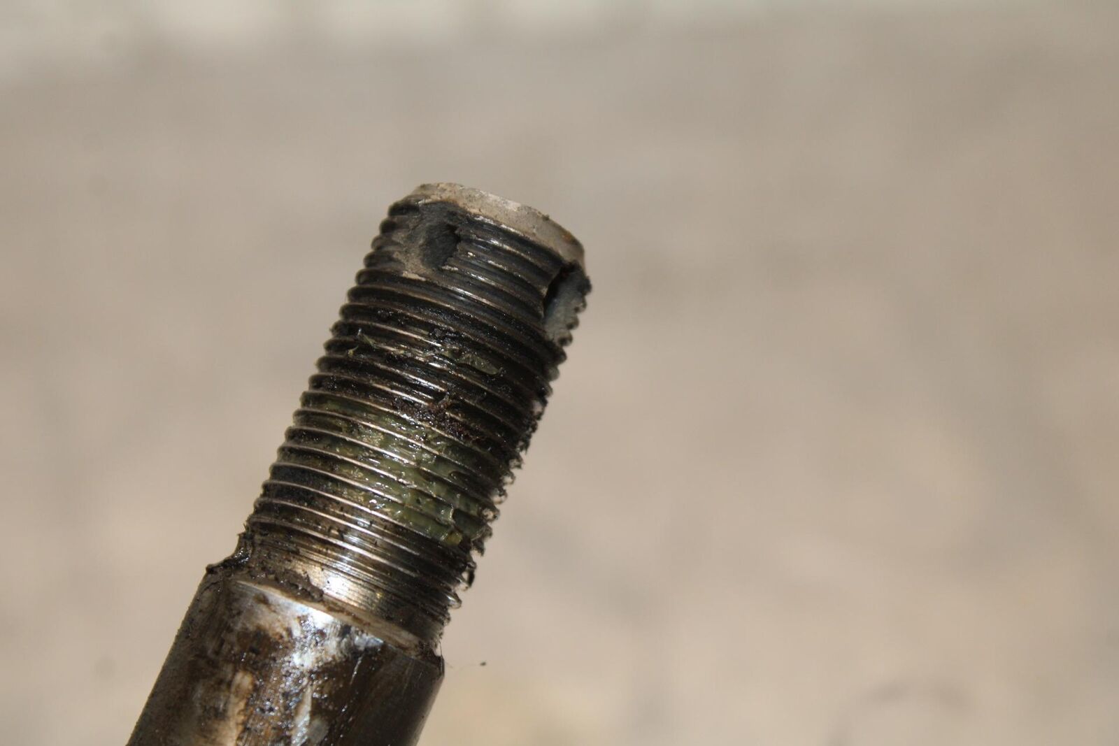 1979 Yamaha XS1100 REAR AXLE BACK WHEEL RIM BOLT AXEL 2H7-25381-00-00 BB572
