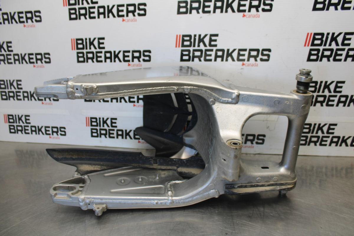 22 KAWASAKI NINJA ZX6R ZX636 ABS 40TH ANNIVERSARY REAR BACK SWINGARM BB911