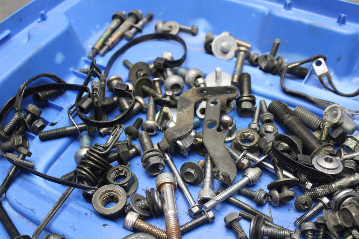 2006 Suzuki Boulevard C90  BOLTS HARDWARE MOTOR SCREWS BB849
