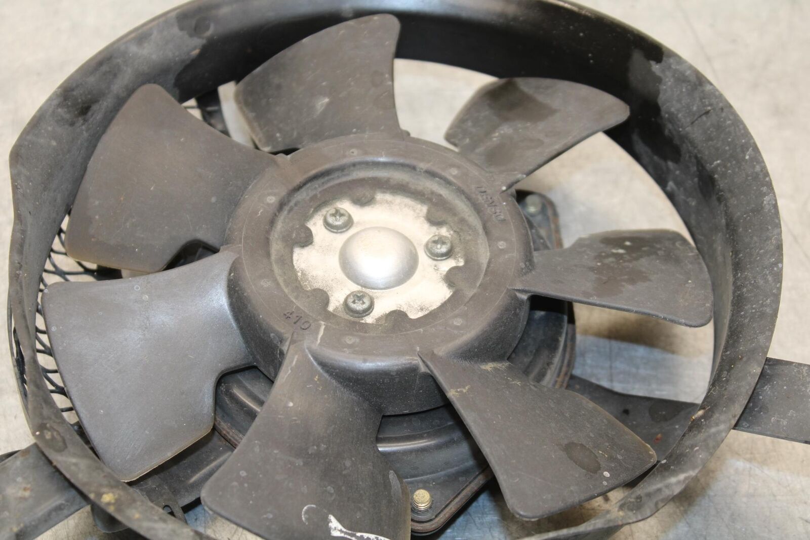 2001 Suzuki GSXR750 ENGINE RADIATOR COOLING FAN 17800-35F00 BB553