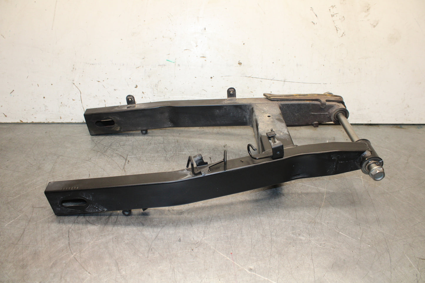 19-22 KAWASAKI Z400 REAR SWINGARM BACK SUSPENSION SWING ARM BB708