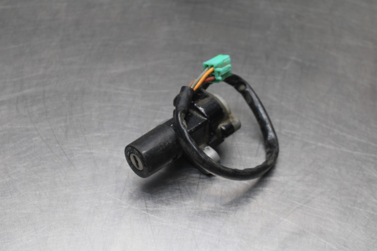 86 SUZUKI GSXR1100 G IGNITION LOCK NO KEY SET AND SEAT LOCK BB02