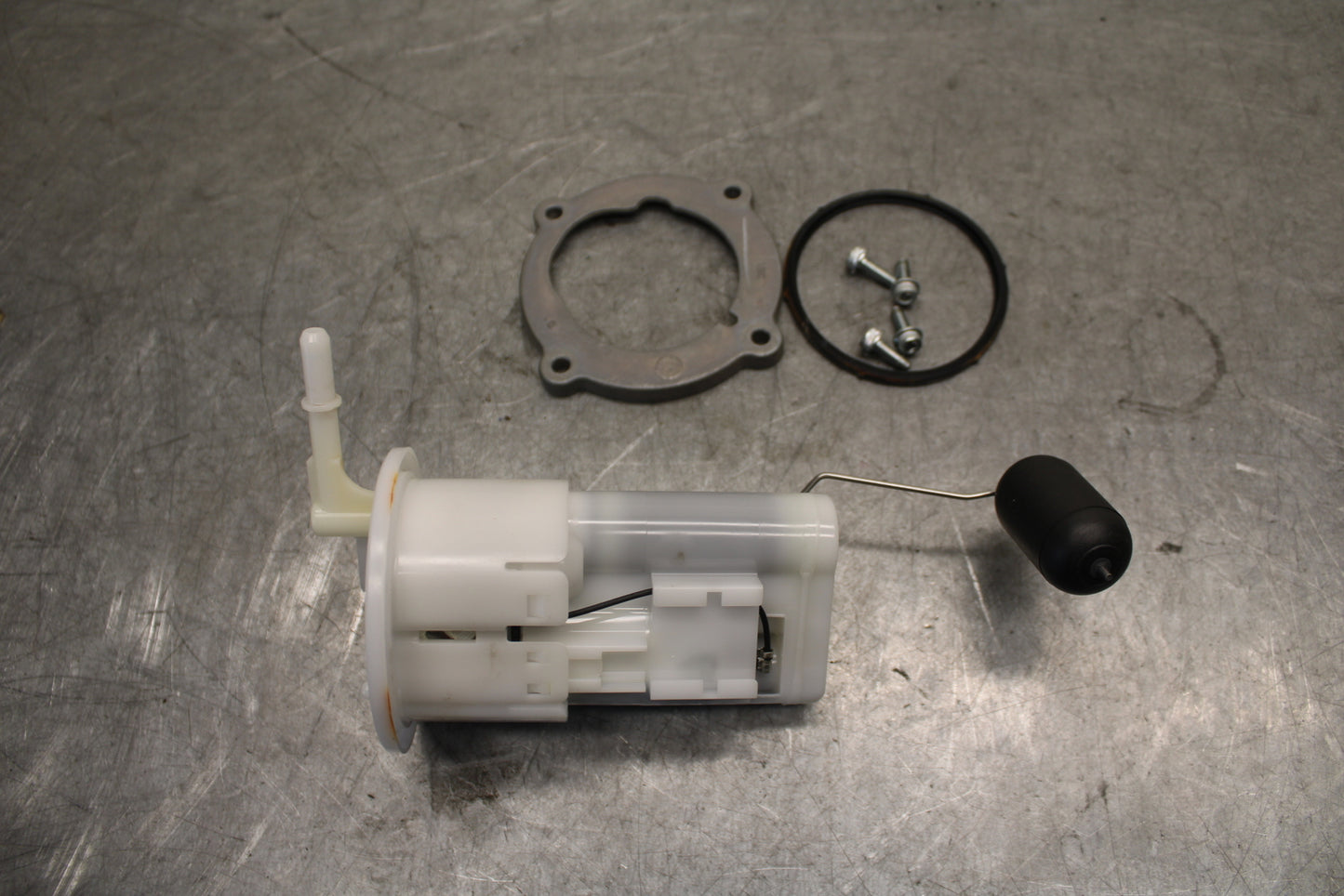 22-24 YAMAHA XSR900 FUEL PUMP GAS PETROL SENDER UNIT  BB683