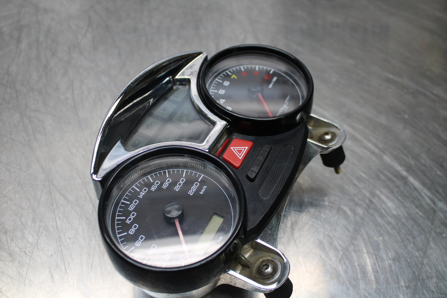 08 MOTO GUZZI BREVA 750 SPEEDO TACH GAUGES DISPLAY CLUSTER SPEEDOMETER BB154