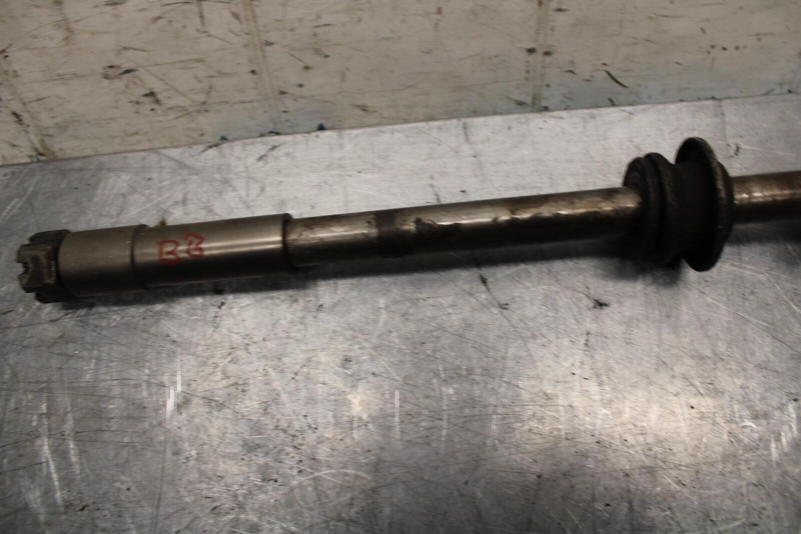 82-83 SUZUKI GS1100GL REAR AXLE BACK WHEEL RIM PIVOT BOLT AXEL BB30