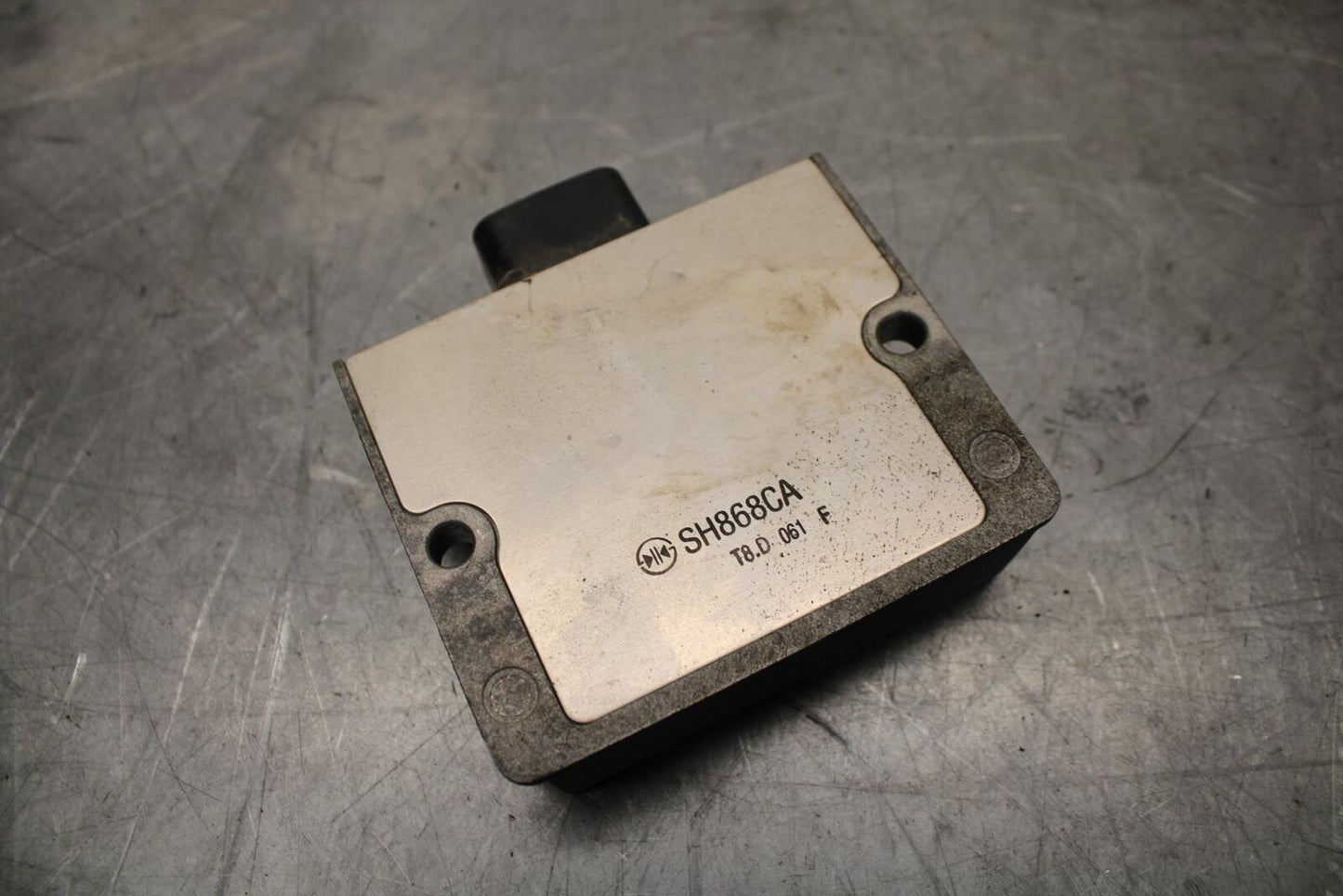 18 KAWASAKI Z 400 RECTIFIER VOLTAGE REGULATOR BB469