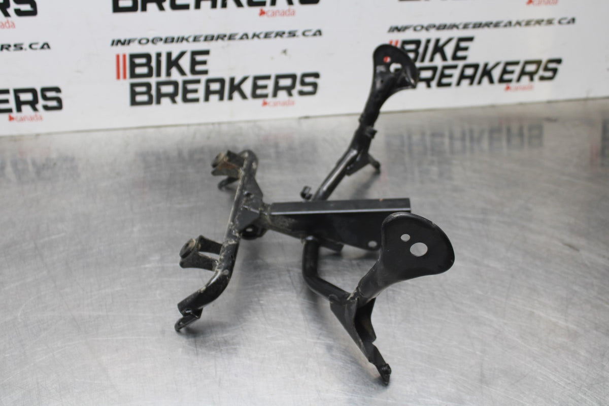 08 HONDA CBR125R UPPER FAIRING MIRROR GAUGES STAY BRACKET BB839