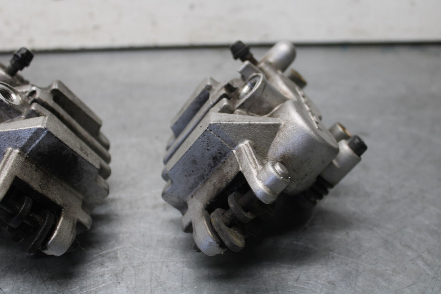 05-09 SUZUKI BOULEVARD C90 RIGHT LEFT FRONT BRAKE CALIPER SET PAIR BB692