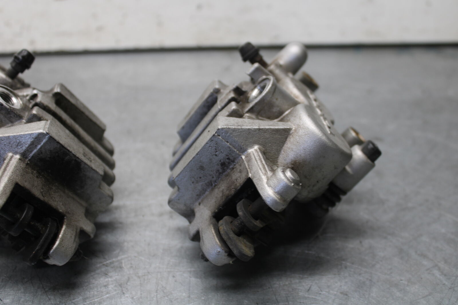 05-09 SUZUKI BOULEVARD C90 RIGHT LEFT FRONT BRAKE CALIPER SET PAIR BB692