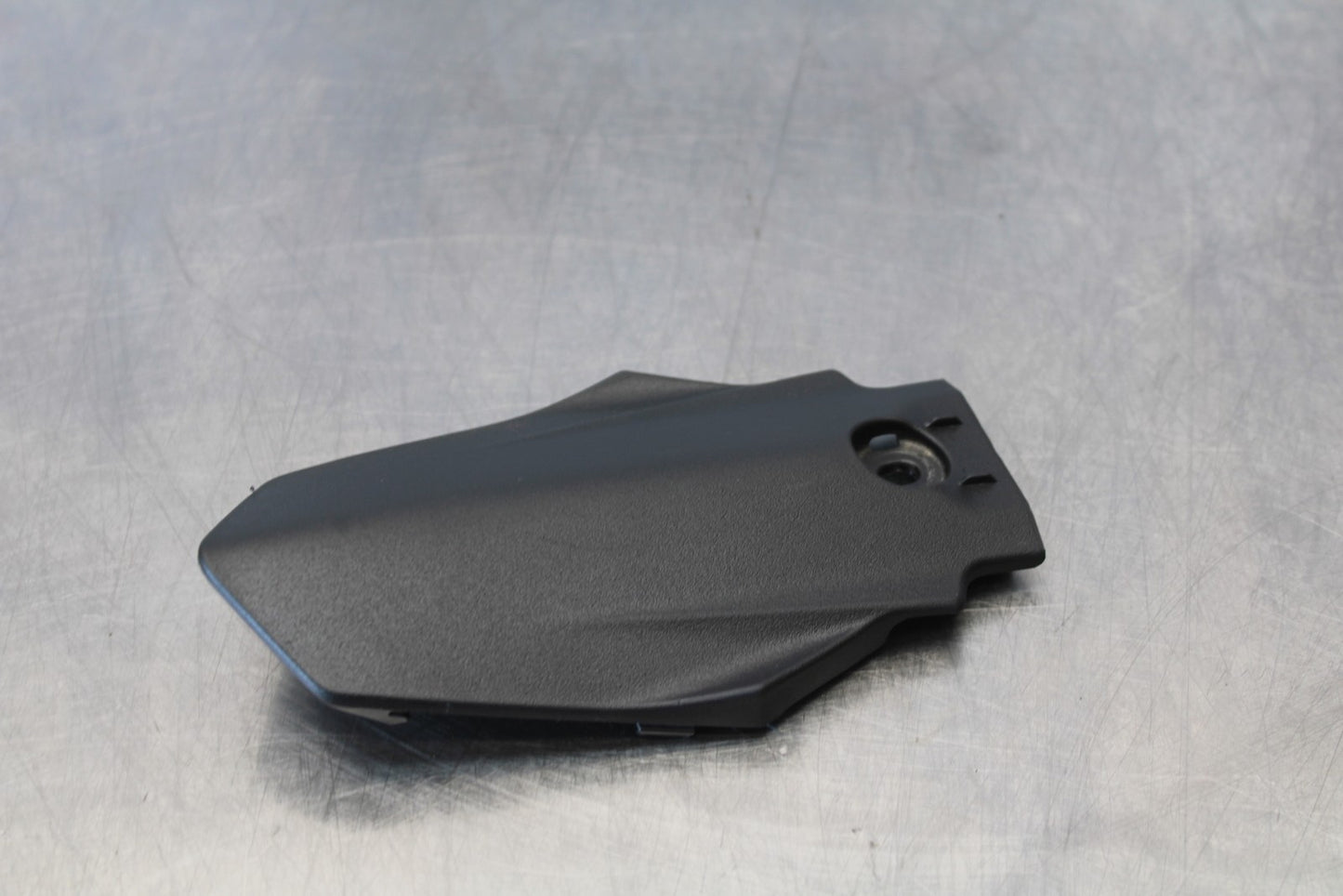 22-25 YAMAHA YZF R7 CENTER REAR BACK TAIL FAIRING COVER TRIM COWL BB176