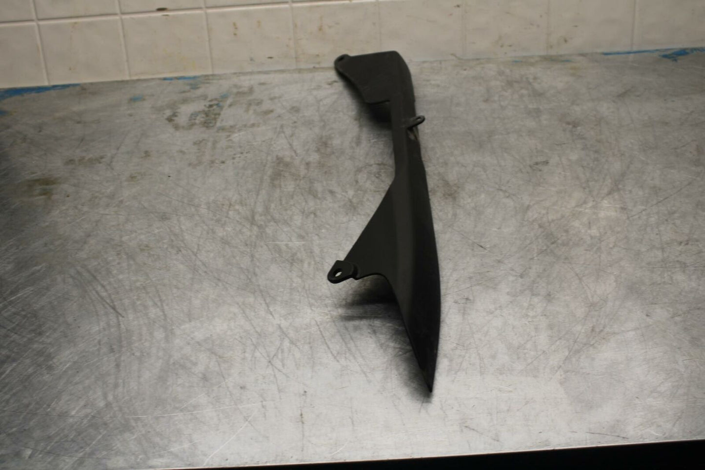 19-20 KAWASAKI NINJA ZX6R REAR BACK DRIVE CHAIN GUARD COVER SHIELD BB419