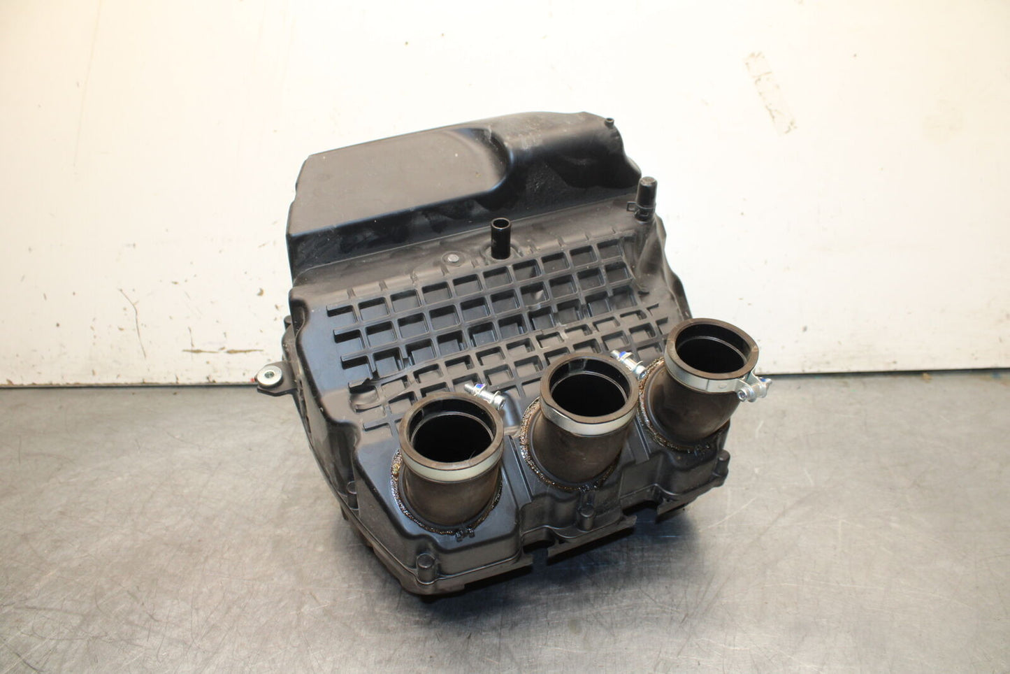 22-24 YAMAHA XSR900 AIRBOX AIR INTAKE FILTER BOX BB710