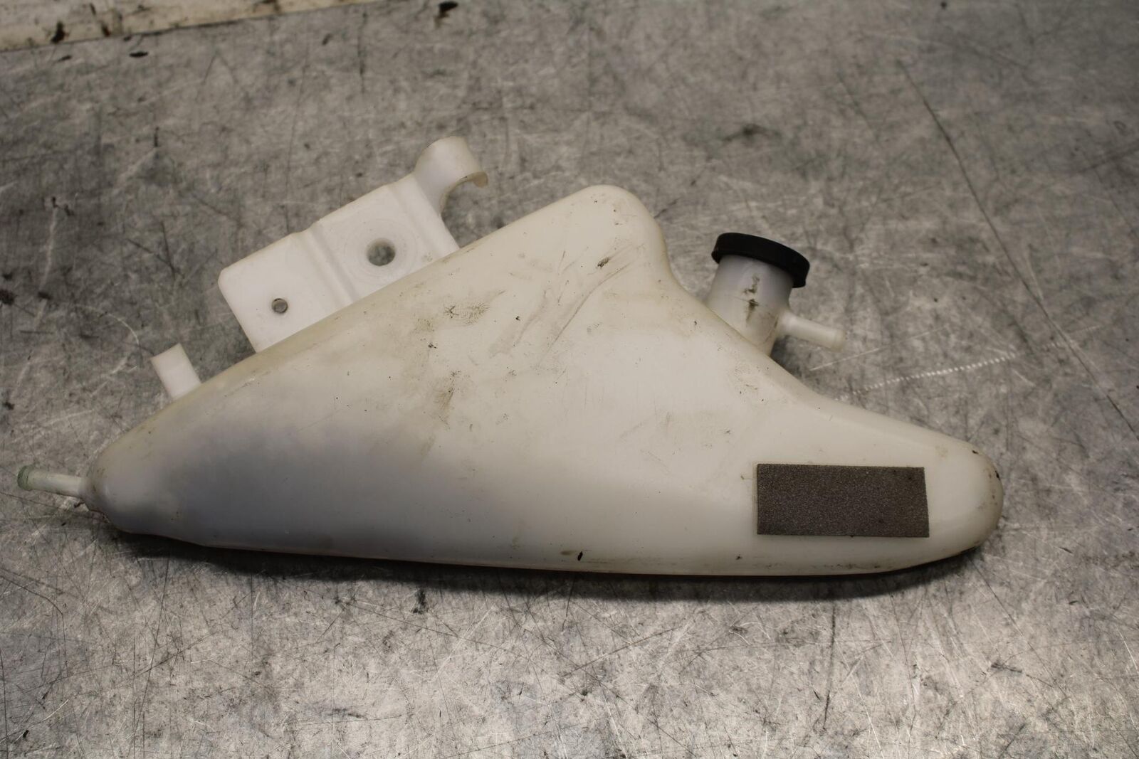 11-23 SUZUKI GSXR 750 COOLANT WATER TANK RESERVOIR BOTTLE BB54