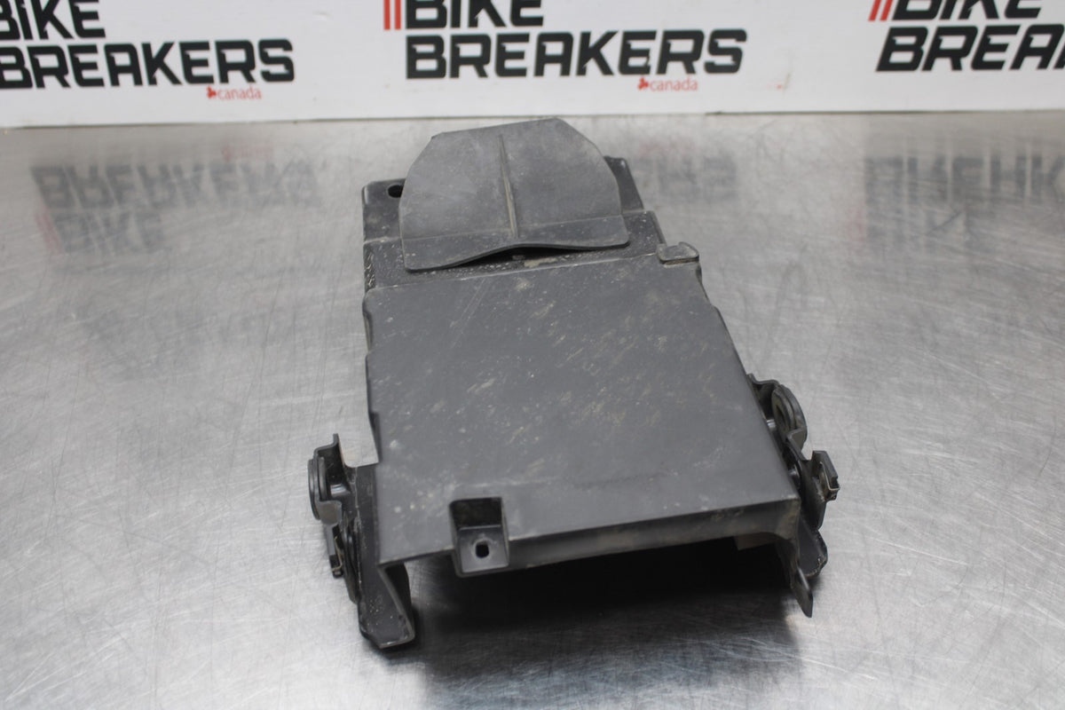 24-25 SUZUKI GSXR1000 REAR BACK TAIL UNDERTAIL BATTERY TRAY PLASTIC BB767