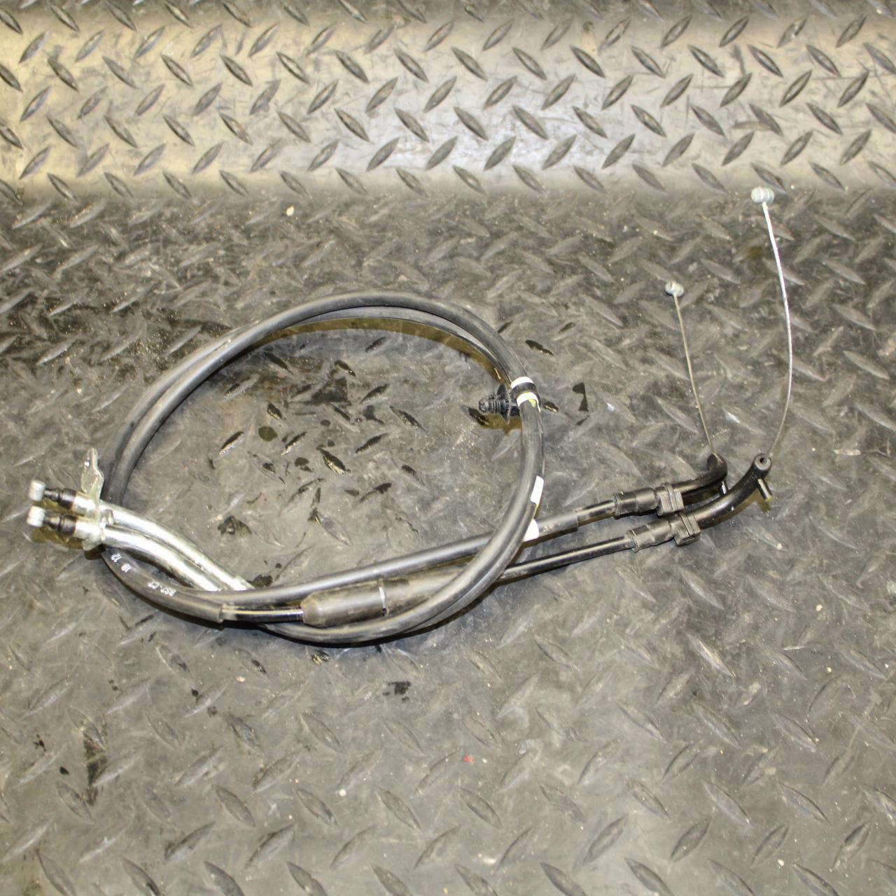 19 YAMAHA YZF R3 THROTTLE CABLES LINES BB177