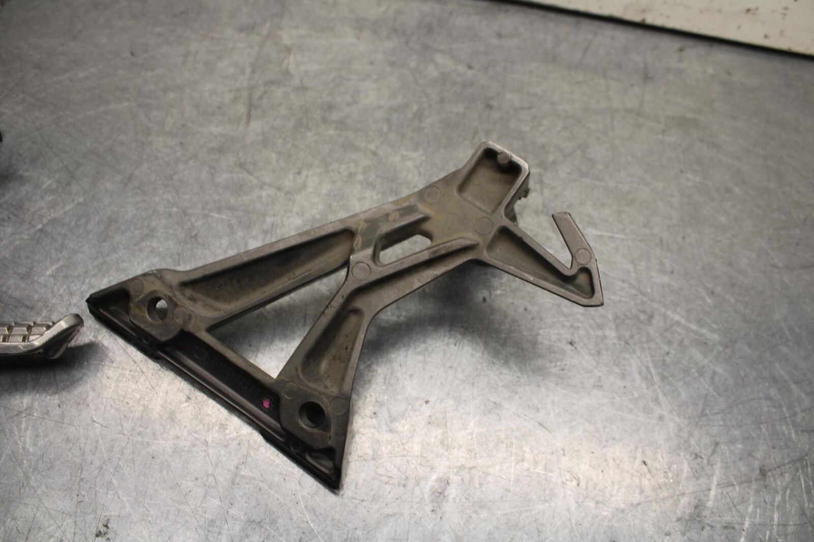 15-16 KAWASAKI EX300 REAR BACK PASSENGER PEG SET PAIR BB635