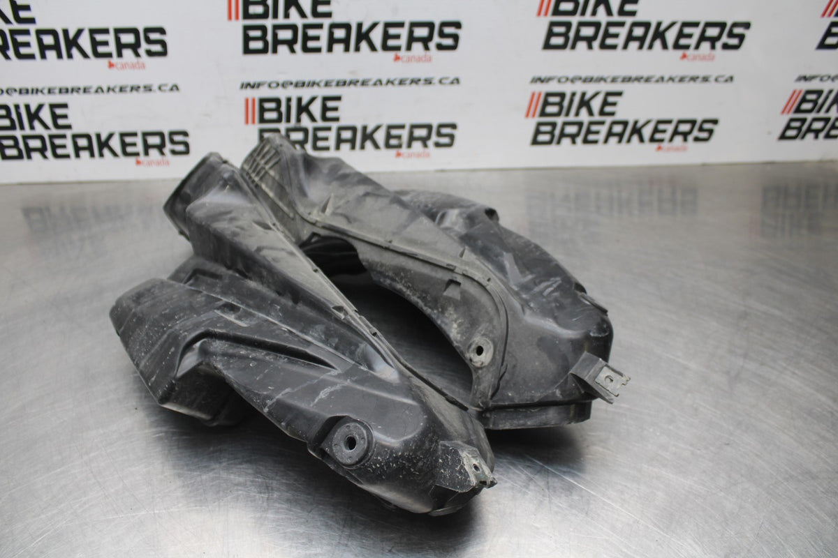 06-07 SUZUKI GSXR750 RIGHT LEFT AIR INTAKE DUCTS BB811