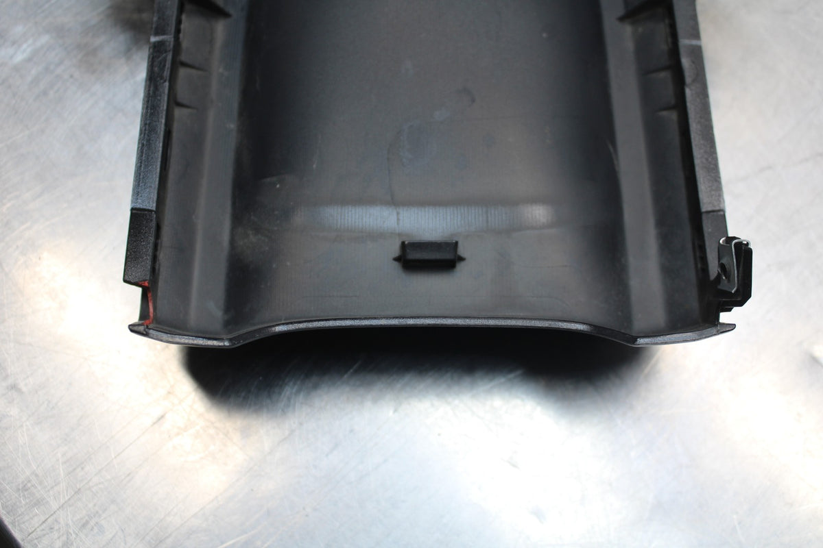 22-25 YAMAHA YZF R7 CENTER GAS TANK FUEL CELL PANEL COVER TRIM COWL BB769-B