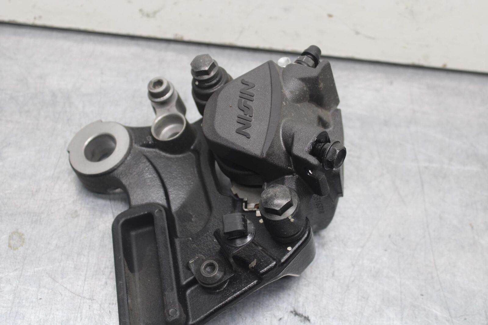 12-17 KAWASAKI ER-6N Z650 REAR BACK BRAKE CALIPER W MOUNT BRACKET BB607