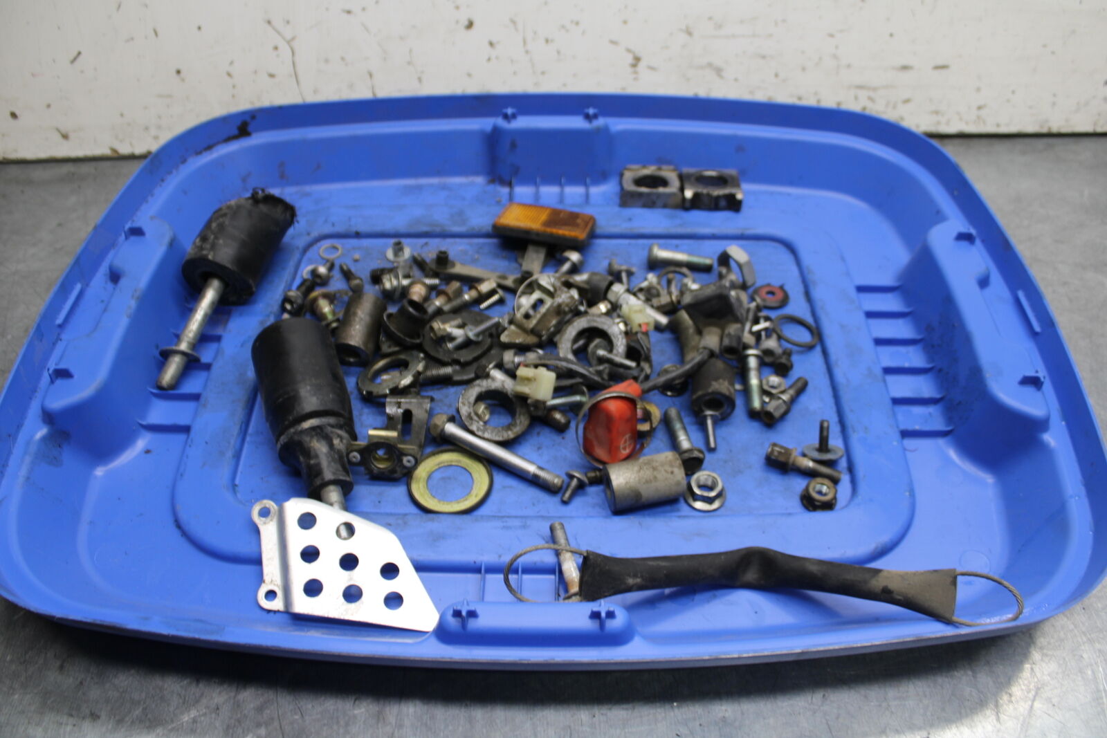 05-06 HONDA CBR600RR MOUNTING BOLTS HARDWARE MOTOR SCREWS BB739