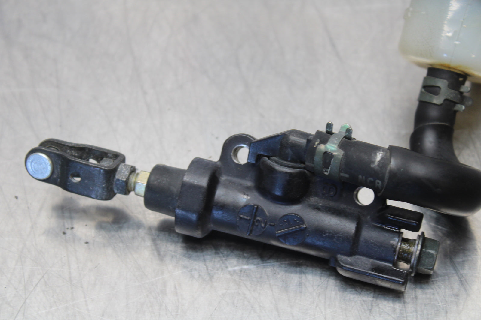 04 YAMAHA ROAD STAR XV1700A REAR BACK BRAKE MASTER CYLINDER W RESERVOIR BB155