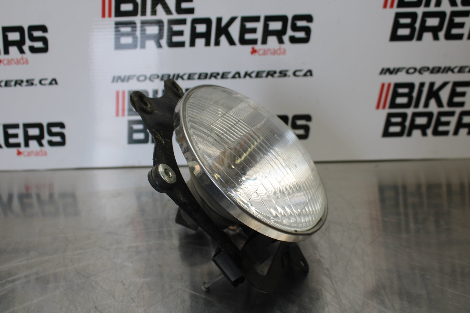 09 YAMAHA ROYAL STAR XVZ1300TF VENTURE SINGLE HEADLIGHT HEAD LAMP LIGHT BB151