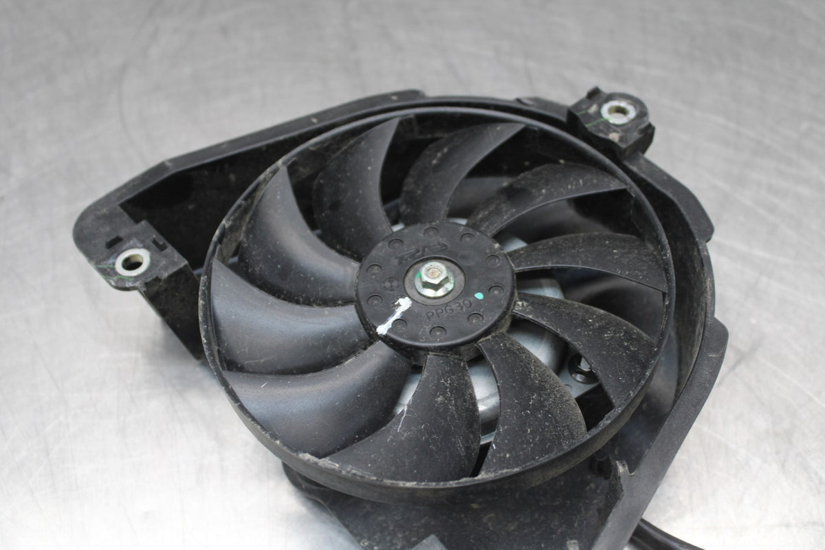23 YAMAHA YZF R3 ENGINE RADIATOR COOLING FAN BB806