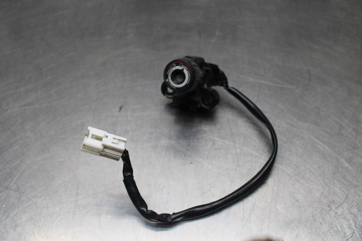 18-26 KAWASAKI Z400 IGNITION LOCK NO KEY BB852