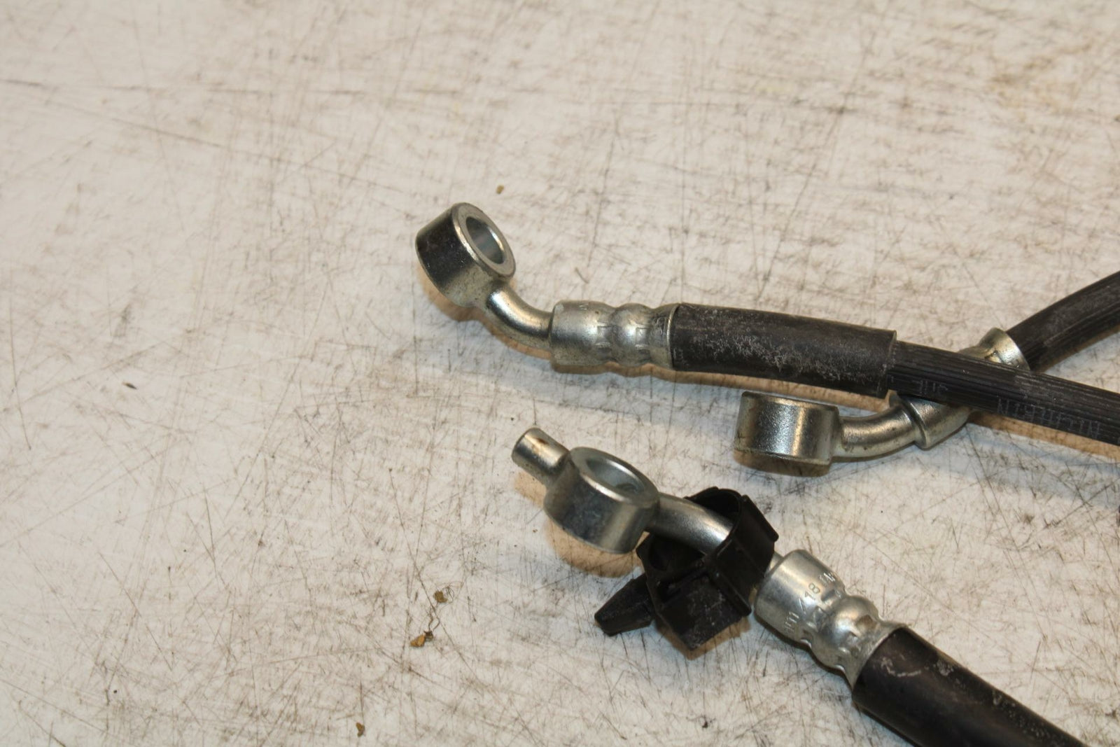 11-19 SUZUKI GSXR600 FRONT BRAKE CALIPER HOSES LINES BB371